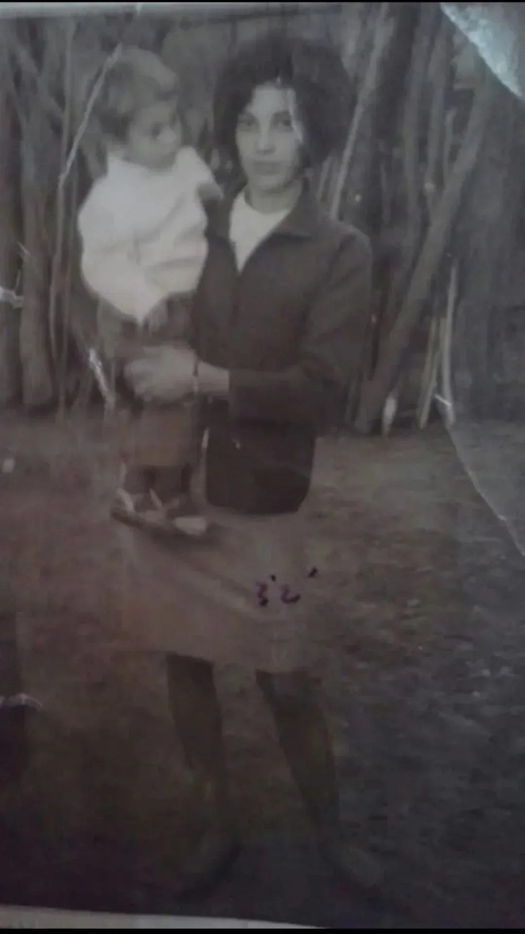 Stara oštećena fotografija pre restauracije